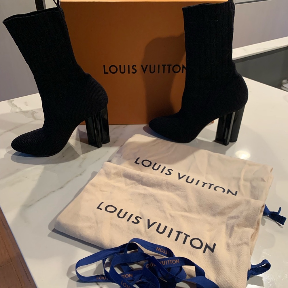SOLD Louis Vuitton Silhouette Ankle boot. All Black. Gently worn.  37.5M